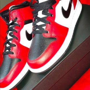 Kids Jordan 1 Mid Chicago Black Toe